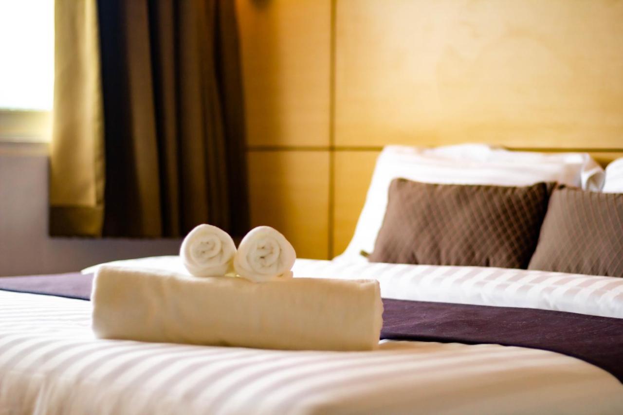 Montree Phuket Hotel, Sha Extra Plus Exterior foto