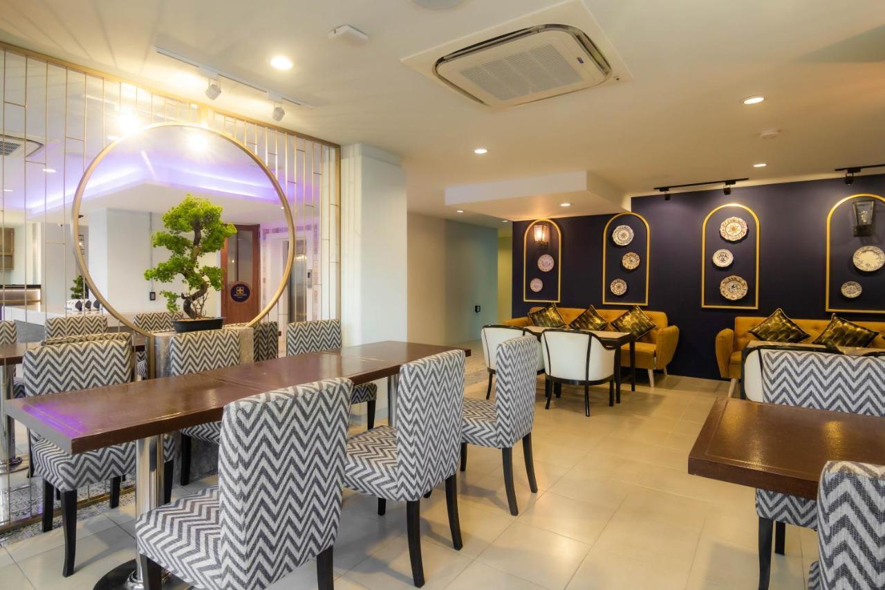 Montree Phuket Hotel, Sha Extra Plus Exterior foto