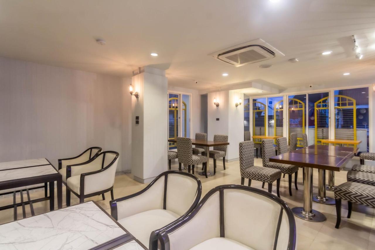 Montree Phuket Hotel, Sha Extra Plus Exterior foto